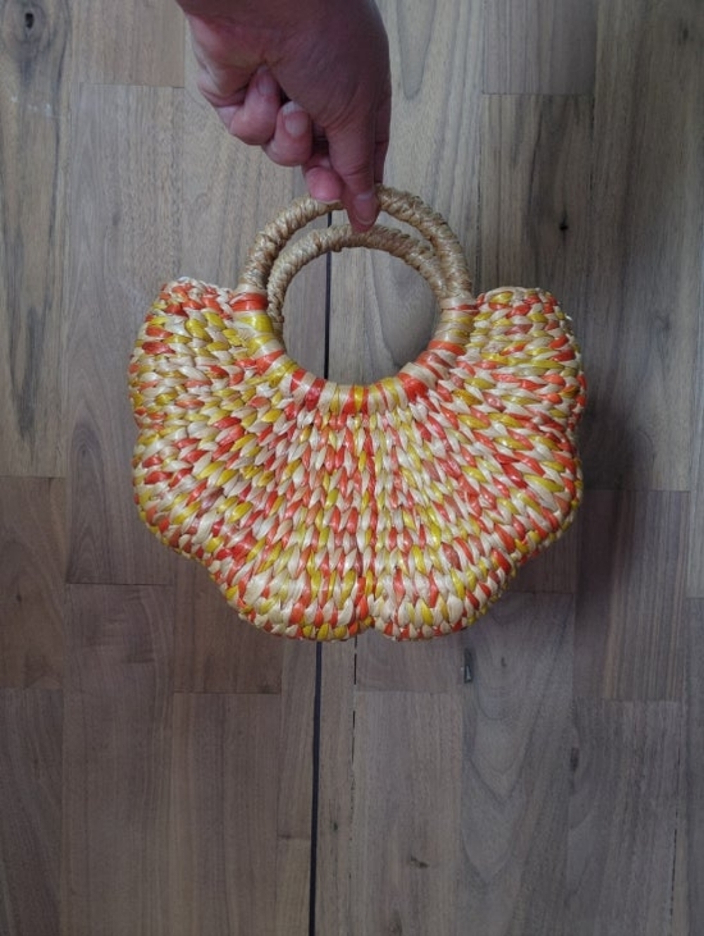Linchawa Small Scalloped Handbag in Orange